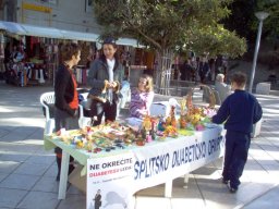 djeca ispred maje 06